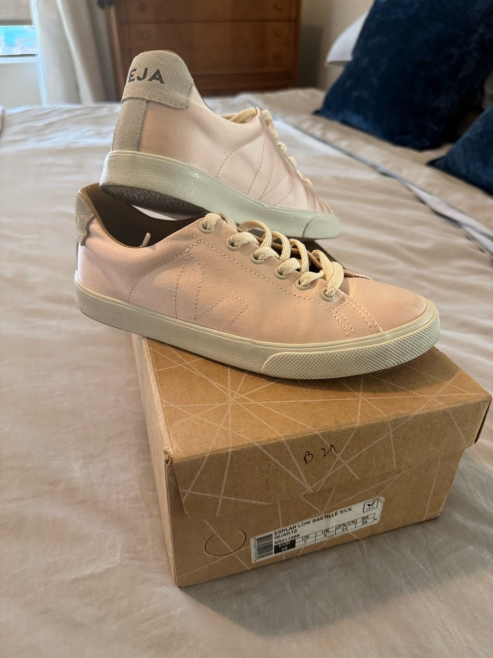 Veja Esplar Low Bastille Silk Sneakers in Quartz size 7 to 7 1/2